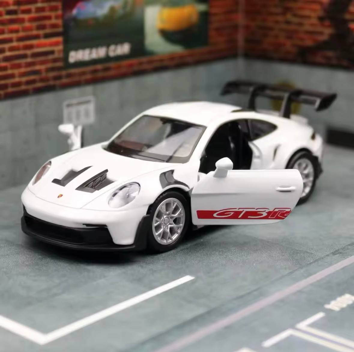 Premium Porsche 911 GT3 RS Diecast Technology 1:32 scale